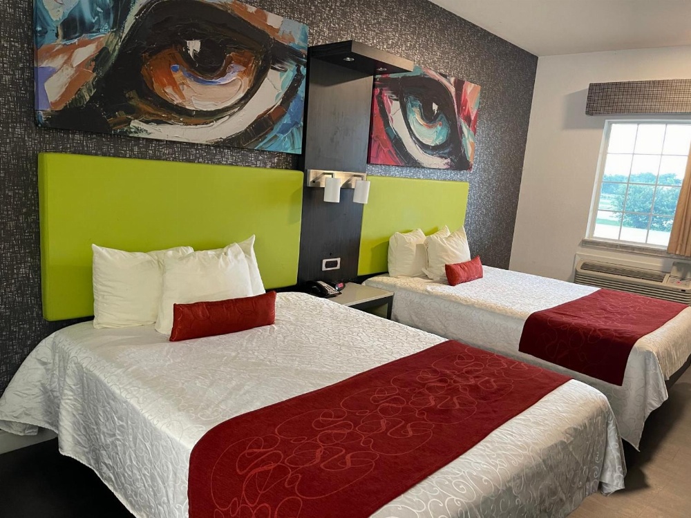 Lindsay Inn Main image