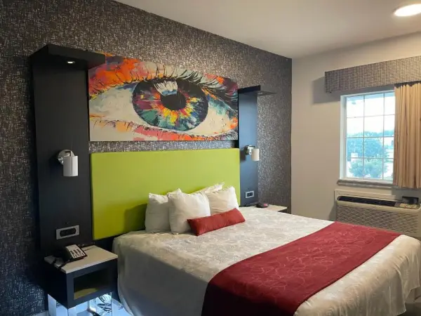 Lindsay Inn 7